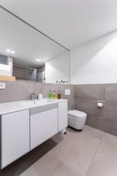 Wonderful Two Bedroom Apartment At Limpertsberg With Parking, Near Tram Luxemburg Exterior foto